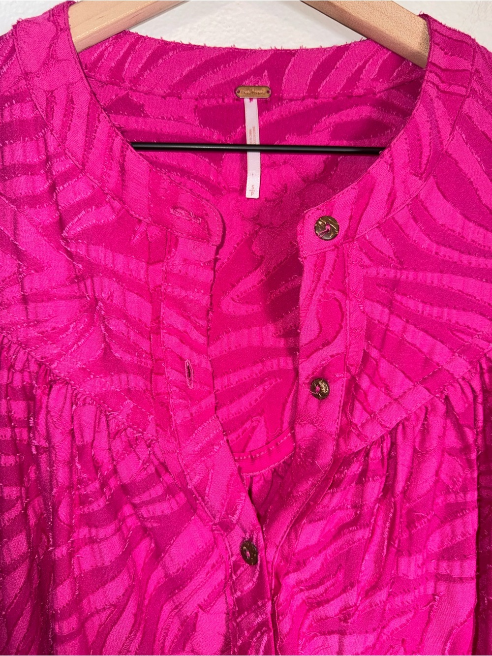 FREE PEOPLE Oversized Beachy Boho Barbiecore Bright Pink textured blouse S - Picture 4 of 5